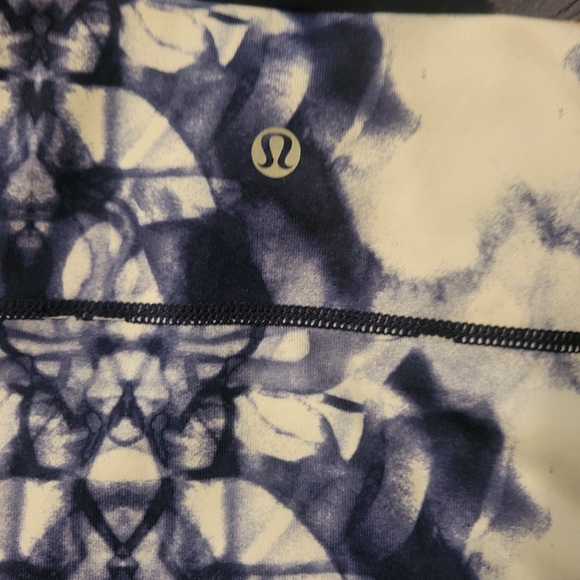 Lululemon Tank Top Women's 6 Ink Blot Blue White Indigo Scoop Neck Activewear - Picture 4 of 5